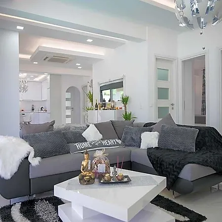 Diamond Luxury Corfu Mesongí